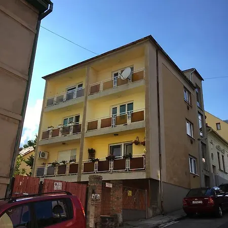 M7 Apartman * Pecs